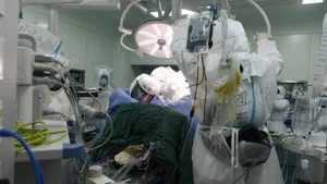 Переболевшему коронавирусом пересадили легкие в Ухане