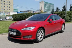 Tesla откроет первую в мире станцию замены аккумуляторов