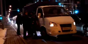 Водитель и пассажир машины с номерами ADM устроили драку на дороге в Астане