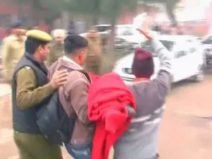 40 человек сгорели заживо при столкновении автобуса с бензовозом