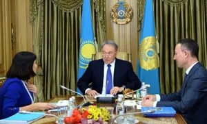 Нурсултан Назарбаев посетил предвыборный штаб