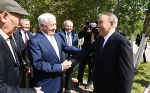 Назарбаев встретился с бывшими коллегами