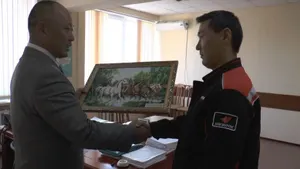 В Алматы прохожий задержал вооруженного преступника