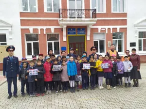 Полицейские Уральска рассказали детям правила поведения на железнодорожном транспорте