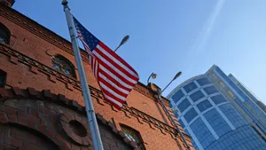 США закрывают последние два консульства в России