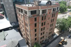 Незаконную стройку сносят в Алматы