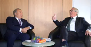 Назарбаев пригласил Жан-Клода Юнкера принять участие в заседании высшего совета ЕАЭС