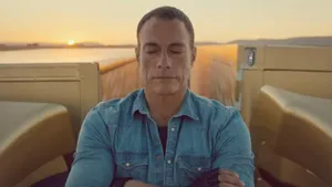 53-летний Ван Дамм сделал смертельный трюк. Видео