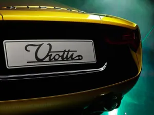 В Италии представили новый спорткар за 380 тысяч евро