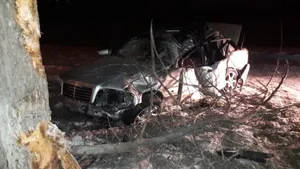 Один человек погиб при заносе Mercedes в фонарный столб в Алматы