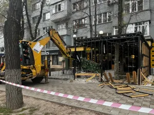 Летнюю террасу кафе «Здесь и сейчас» снесли в Алматы