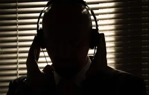 За журналистами и британскими чиновниками шпионил Азербайджан