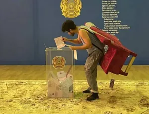 «Диванный эксперт» пришел на выборы в Атырау