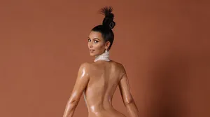 Ким Кардашьян разделась и похвасталась задним видом