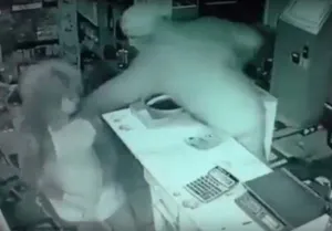 Шокирующие кадры нападения на продавца в Павлодаре. ВИДЕО