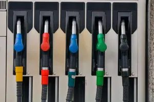 В Уральске реализуют некачественный бензин