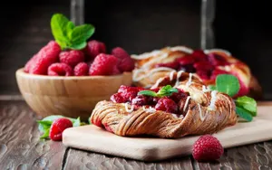 День пирожков с малиновым вареньем и открытие метро в Париже