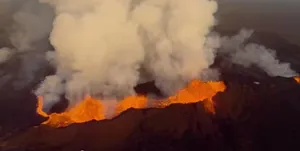 Беспилотник снял извержение вулкана и расплавился [видео]