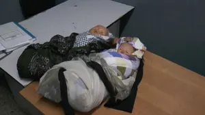 В Алматы мошенницы просили милостыню, выдавая куклу за младенца