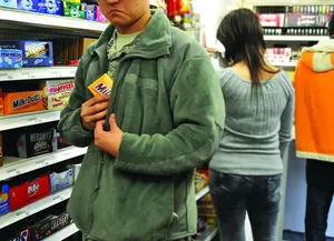 Тәтті олжа: ШҚО-да 80 қорап шоколад ұрлығы ашылды