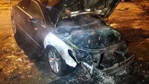 На Аль-Фараби Розыбакиева вспыхнула машина