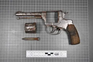 Раритетный револьвер изъяли полицейские у карагандинца
