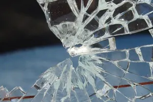 Пассажирский автобус врезался в столб, пострадал младенец