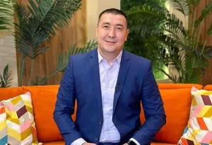 Алматыда резонанстық ЖТО туралы бейне жариялағаннан кейін заңгер Әділетхан Молдахан ұсталды