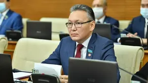 У инвесторов нет доверия к политической системе Казахстана – депутат Смайлов