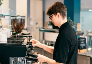 ШҚО-да ойын-сауық орындарының жүйелі бұзушылықтары анықталды