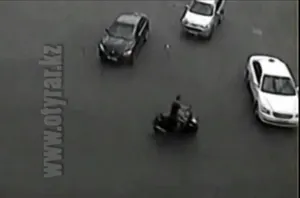 Автомобиль переехал мотоциклиста в Шымкенте