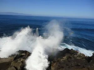 Гигантские волны «атаковали» отель на Тенерифе