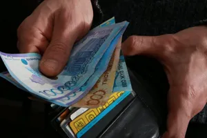 Мужчина обманул знакомого в Уральске, сообщив о смерти отца