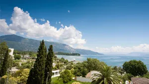 Крупнейший греческий туроператор снижает обороты