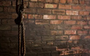 Полицейский в Алматы повесился после ссоры с женой