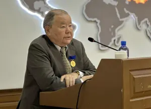 «Бұл демократиядан бас тарту» – Майдан Сулейменов жаңа Конституция жобасы туралы