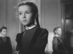 Первоклассницу без белого банта выгнали с линейки в Астане