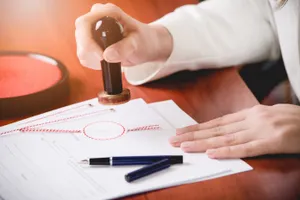 В незаконной операции на 1,8 миллиарда тенге обвинили нотариуса в Алматы