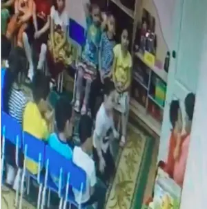 В детском саду Караганды воспитательница душила ребенка