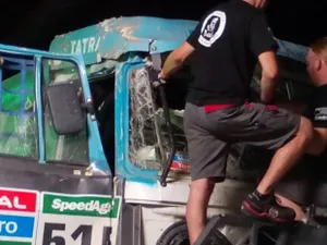 Грузовик перевернулся на II этапе ралли-марафона «Дакар-2015»