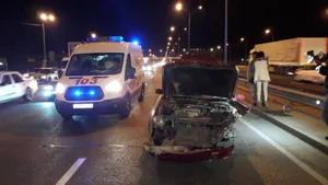 В Алматы поломка машины привела к аварии