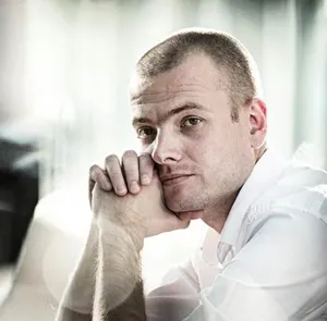 В Алматы скончался журналист Роман НасоновЭксклюзив