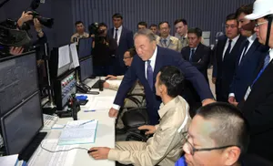 Нурсултан Назарбаев посетил НПЗ в Шымкенте