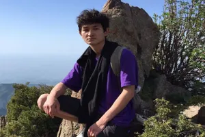 Токаев наградил студента, спасшего женщину и детей в Алматы