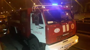 В Алматы горела автомойка на Саина