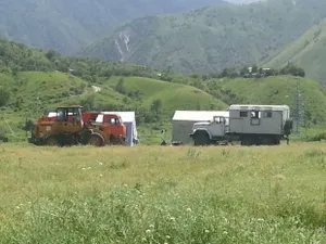 На территории памятника ЮНЕСКО находится тяжелая техника