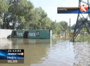 В Алматы затопило горячей водой целый квартал