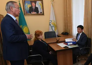 Бауыржан Байбек принял граждан Алматы в общественной приемной «Нұр Отана»