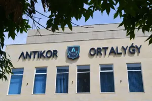 Псевдосотрудник Антикора пытался восстановить на работу уволенного по статье сотрудника школы