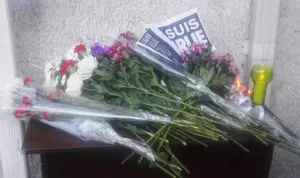 Журналисты Алматы возложили цветы к консульству ФранцииЭксклюзив